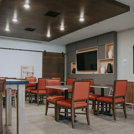 Holiday Inn Express Hotel & Suites Lincoln South By Ihg Esterno foto