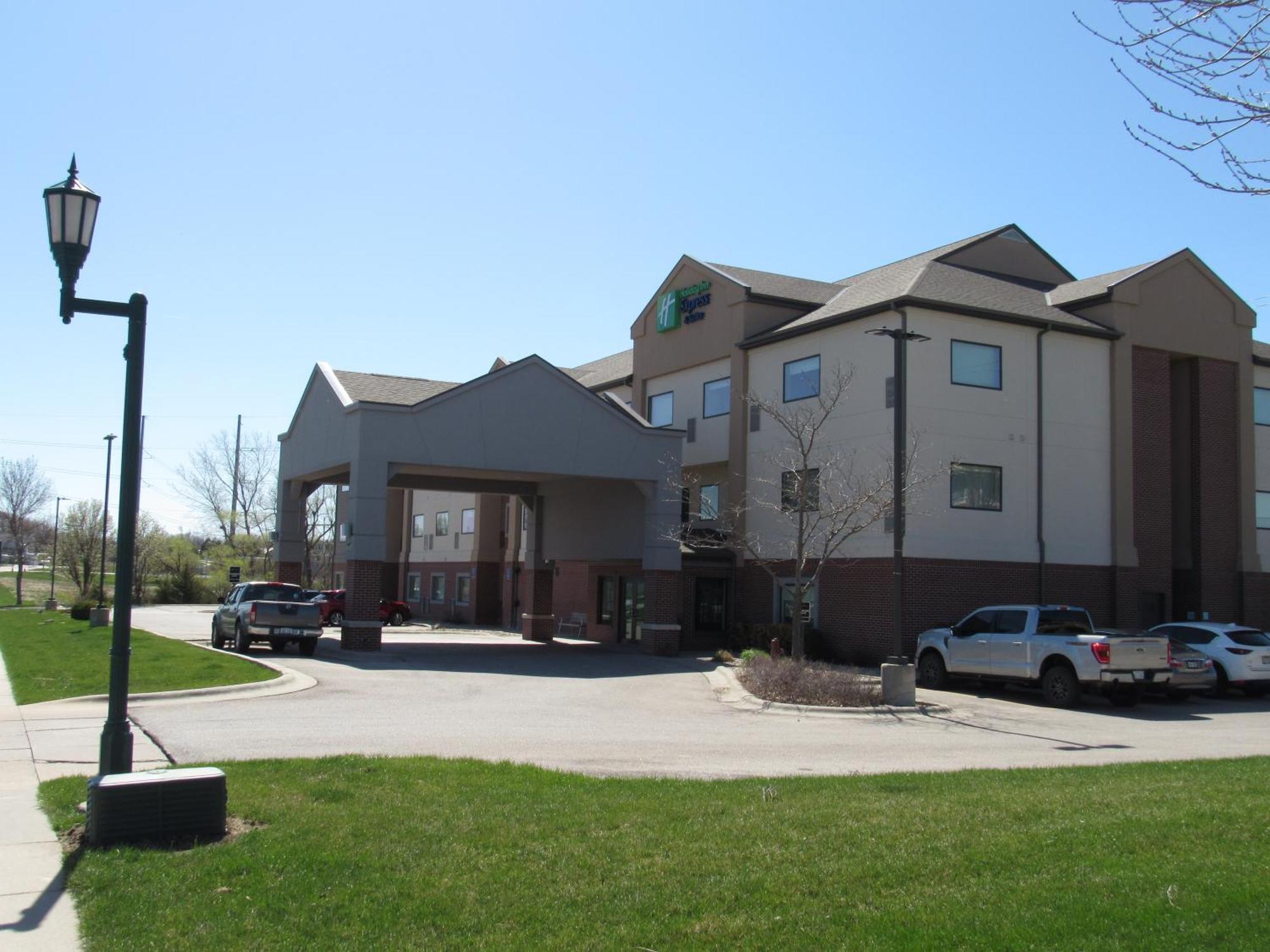 Holiday Inn Express Hotel & Suites Lincoln South By Ihg Esterno foto